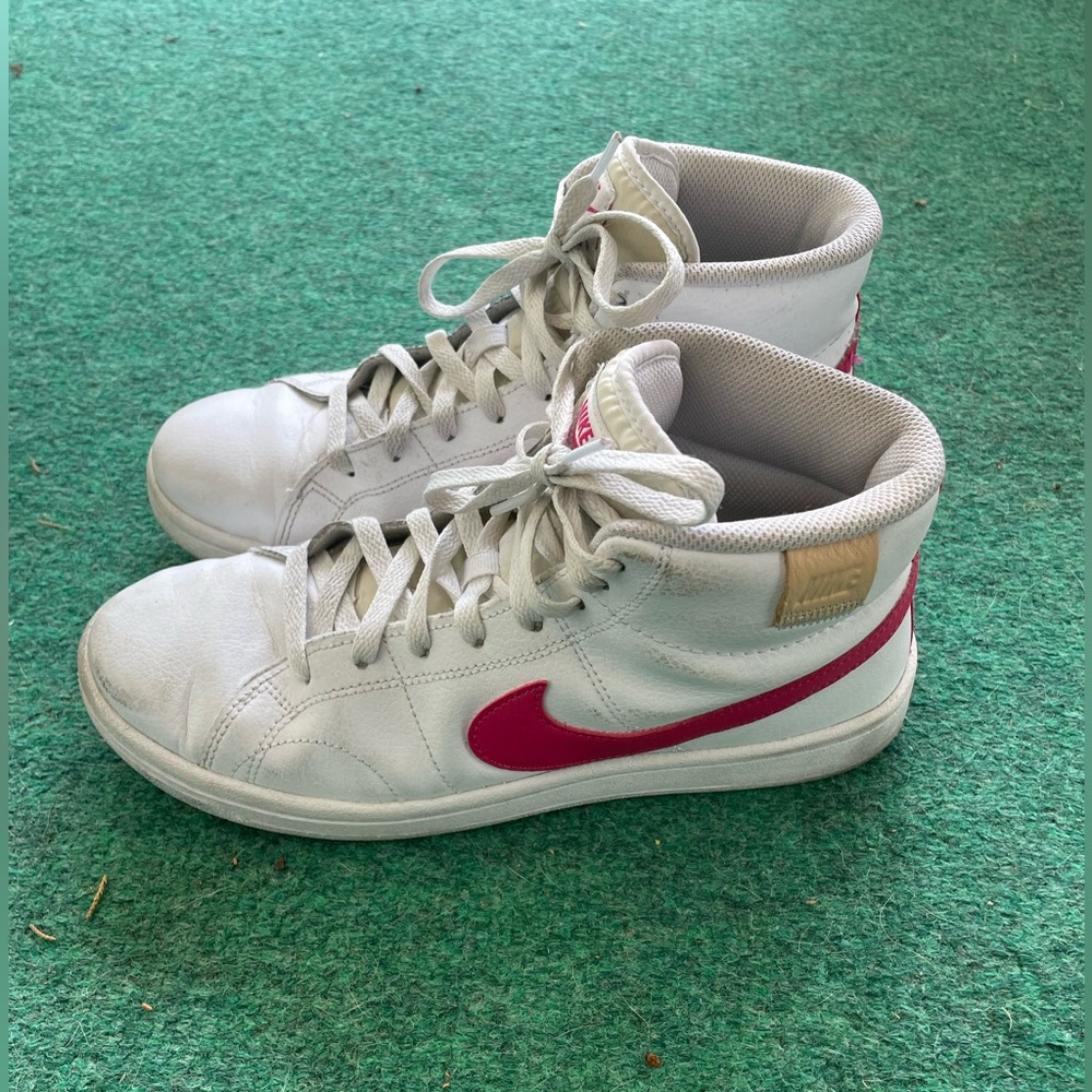 Nike Court Royale 2 Mid Sneaker 🌸 Size 8 womens